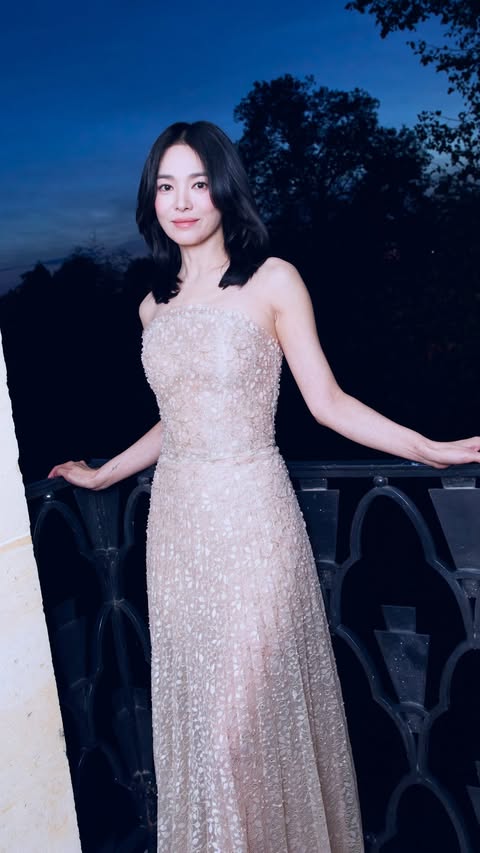 The moment when nature takes a breath. Guerlain Ambassador Song Hye-kyo @kyo1122 experiences the blue hour with new L’Heure Bleue. — #GuerlainFragrance #LHeureBleue #BlueHour