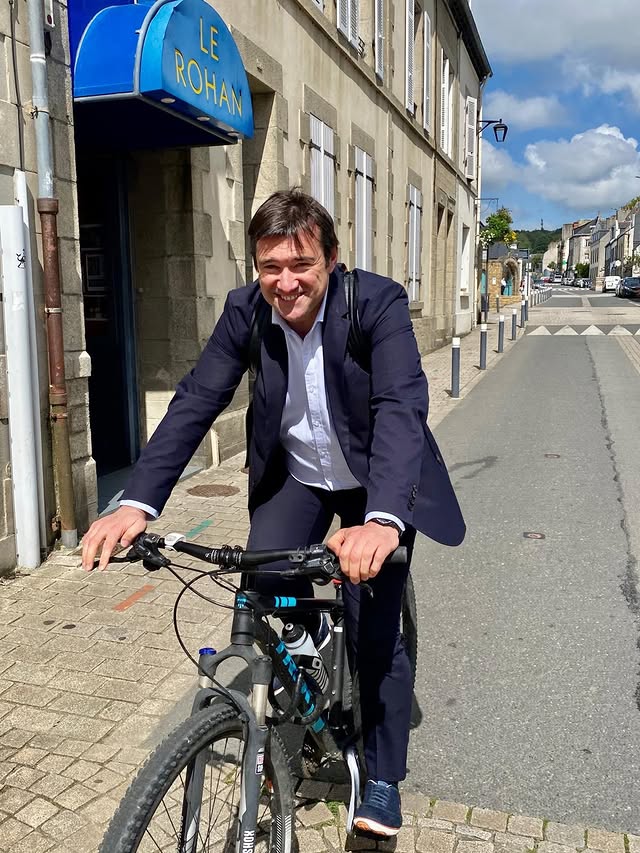 Patrick Leclerc, maire de Landerneau, devient sénateur. Je suis heureux. À cause des attaches familiales, d’une affection partagée, d’initiatives menées ensemble, notamment pour le rayonnement culturel de Landerneau. …