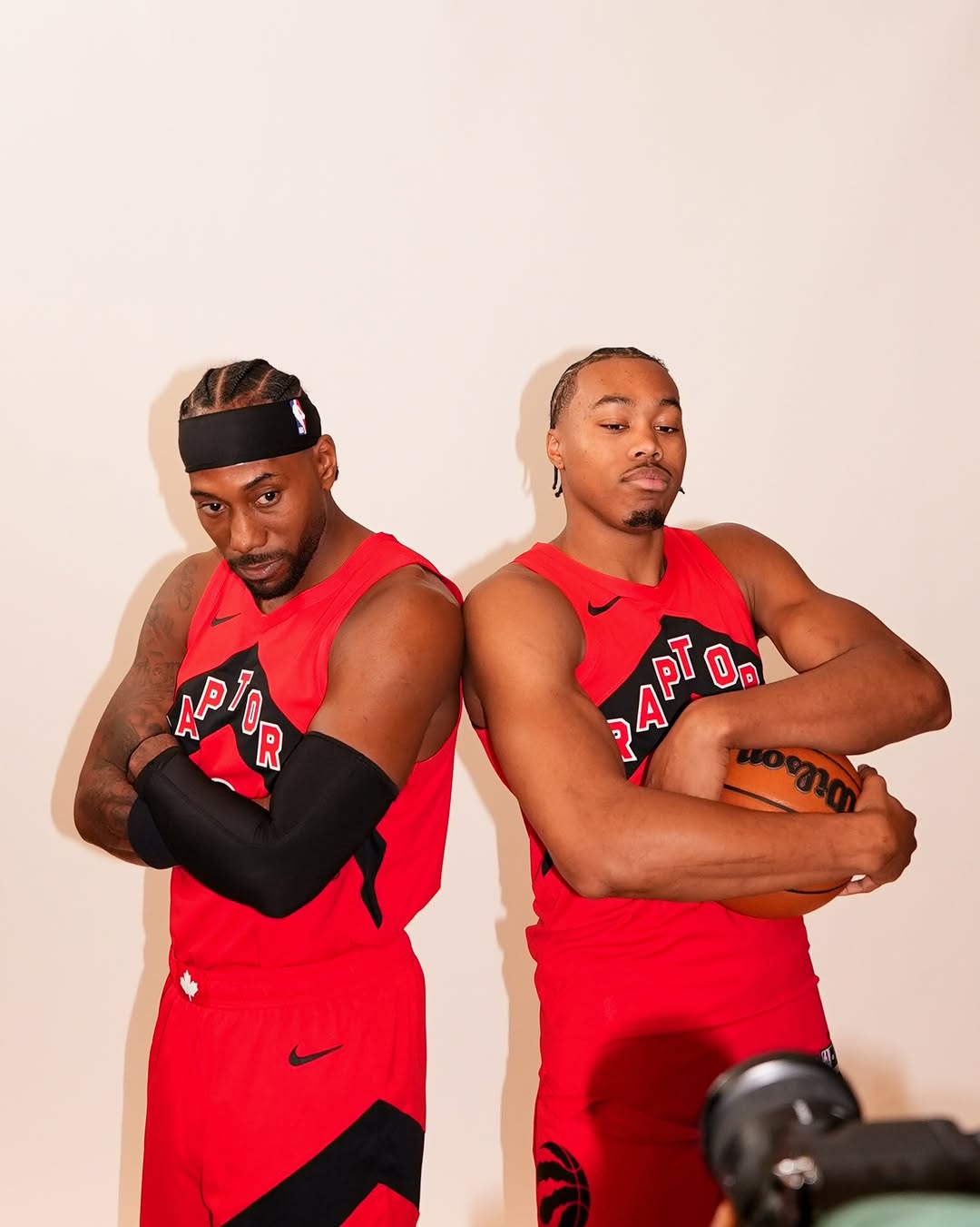 THIS DUO IN RED THO 👀