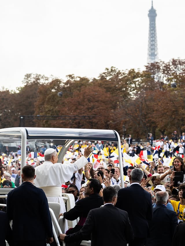 La foi appartient à chacun. La fraternité nous appartient à tous. Merci au Saint-Père pour sa visite en France. De Paris et Saint-Denis à Lourdes et Metz, ces moments de ferveur populaire et de retrouvailles ont touch…