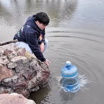 todavía no caigo que me salió el reto de la botella en el agua JAJAJJ #robleis #youtube #nostalgia #botellachallenge
