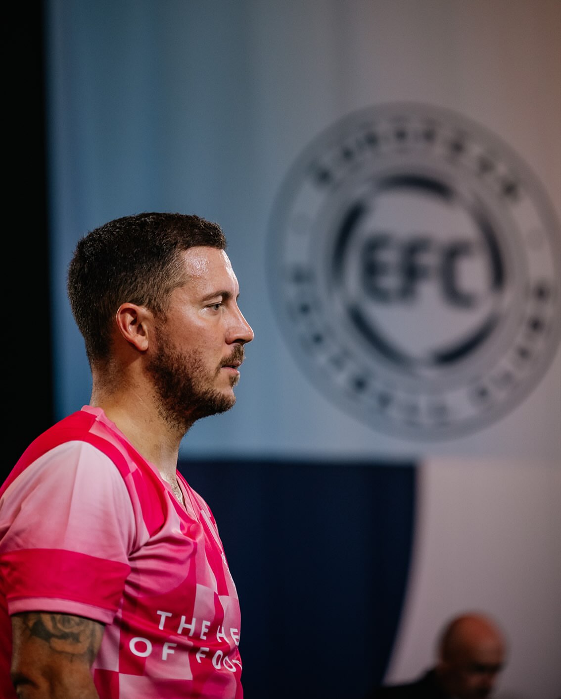 A familiar face in an EFC shirt 👀🇧🇪