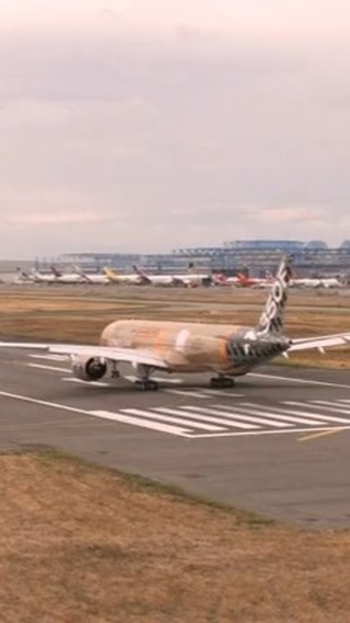 Missed the #A350F's first takeoff? We have you covered. Watch the exact moment our new freighter left the ground in Toulouse.