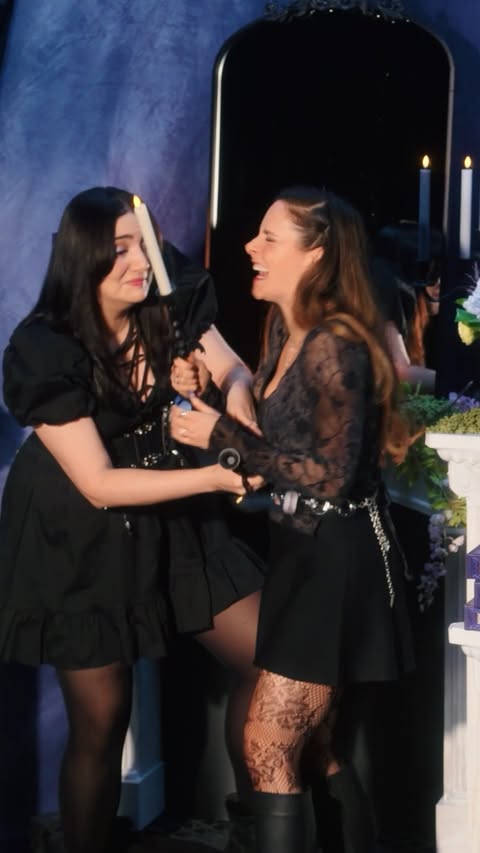 10+ years of friendship and they've only grown battier 🦇🫶 @safiyany @simplynailogical 👯‍♀️ #holotaco #holotacoxsafiya #holotacoxsafiyavol2 💿🌮