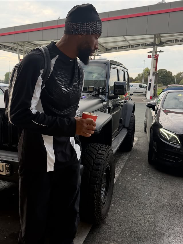 Life outside the cage 🖤🤍