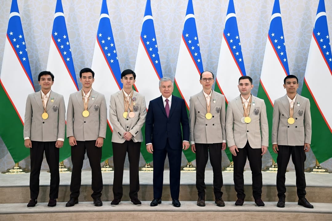 Prezident Shavkat Mirziyoyev shaxmat va parashaxmat bo‘yicha O‘zbekiston terma jamoalari a’zolari, ularning ota-onalari va murabbiylari bilan uchrashdi. Chempion va sovrindorlarga davlat mukofotlari va Prezident sovg‘…