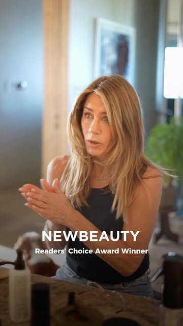 The ultimate multitasker just took home a @NewBeauty Readers’ Choice Award. 🏆 We’re endlessly grateful for the love you continue to show Glossing Detangler. Thank you to everyone who voted and the NewBeauty editors 🤍