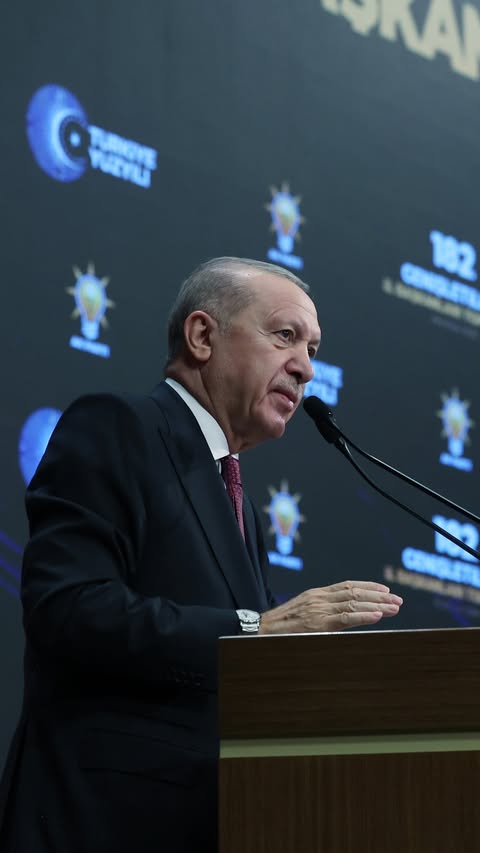 AK Parti, adı gibi AK bir partidir, ismiyle müsemma bir partidir. Kimse bu partinin aklığına halel getiremez, o aklığa leke süremez. Bu harekete emek vermiş hiç kimseye haksızlık, vefasızlık etmeyiz fakat devletin mal…