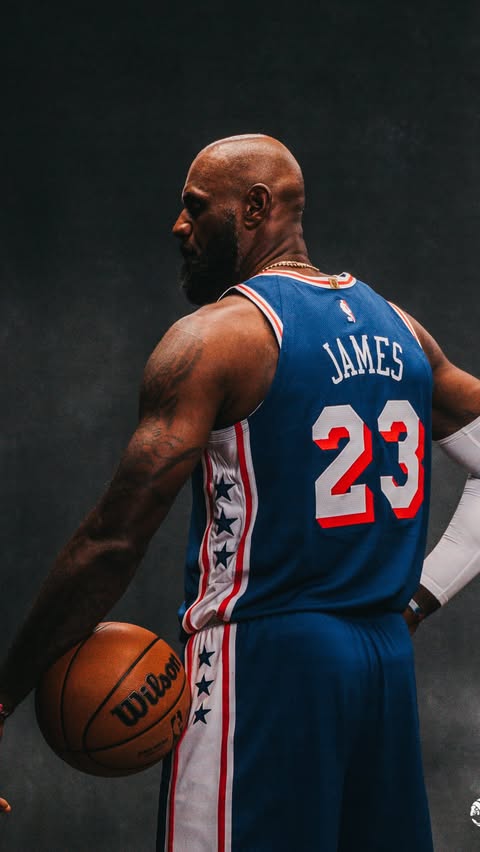 Fall in Philadelphia 🍂👑 @kingjames