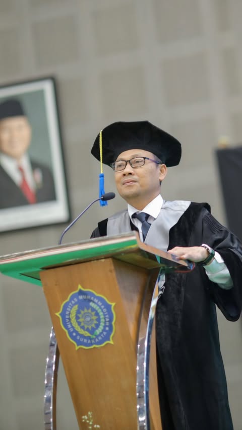Pimpinan Universitas Muhammadiyah Surakarta, setiap langkahnya menjadi bagian dari ikhtiar membawa UMS semakin maju dan bermakna. #ums #wisuda #kuliah #mahasiswa #kampusswasta