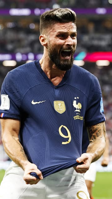 Une légende des Bleus fête ses 𝟒𝟎 𝐚𝐧𝐬 aujourd’hui ! 🎂🇫🇷 👕 137 sélections ⚽️ 57 buts 🏆 1 Coupe du Monde On souhaite tous un très 𝐉𝐎𝐘𝐄𝐔𝐗 𝐀𝐍𝐍𝐈𝐕𝐄𝐑𝐒𝐀𝐈𝐑𝐄 à @oliviergiroud ! 🥳💙 Happy 40th Birthd…