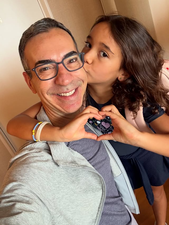 Alô, mamãe! Bom dia! Tamo indo pra escola! Manda beijos pra Rafa aí em Sampa. Saudadeeeeeeeeeeeeeeeeeeeeeee. @ticipinheiro @rafapinheirojustus