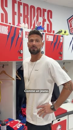 Du respect et de l’amour dans ce vestiaire 🥰 Olivier, la famille du LOSC, dont tu fais partie, te souhaite un joyeux anniversaire ❤️🤍 Les 4️⃣0️⃣ ans d’une Légende méritent bien un discours de notre coach 🤩