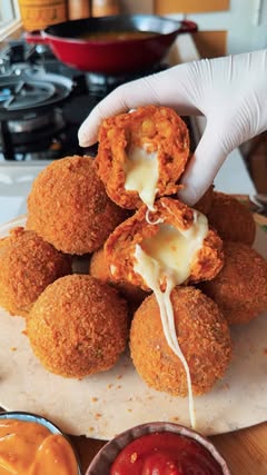 Not to be dramatic, but these might be the BEST cheesy bites ever! Ingredients: For the dough: 6 boiled drumsticks 3 medium boiled potatoes 1/2 cup corn starch 1 tbsp paprika 1 tbsp oregano 1 tbsp chicken spices 1-2 t…