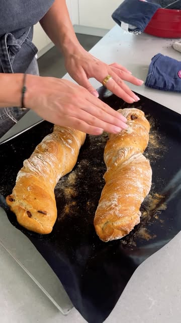 Anzeige | Wurzelbrot oder wie ich es nenne: das Brot für Faule. 😂🥖 Keine Lust auf ewiges Dehnen und Falten? Perfekt, dann ist dieses Brot genau euer Ding. 😄 Mit meiner Dinkel-Backmischung geht’s nämlich noch einfac…