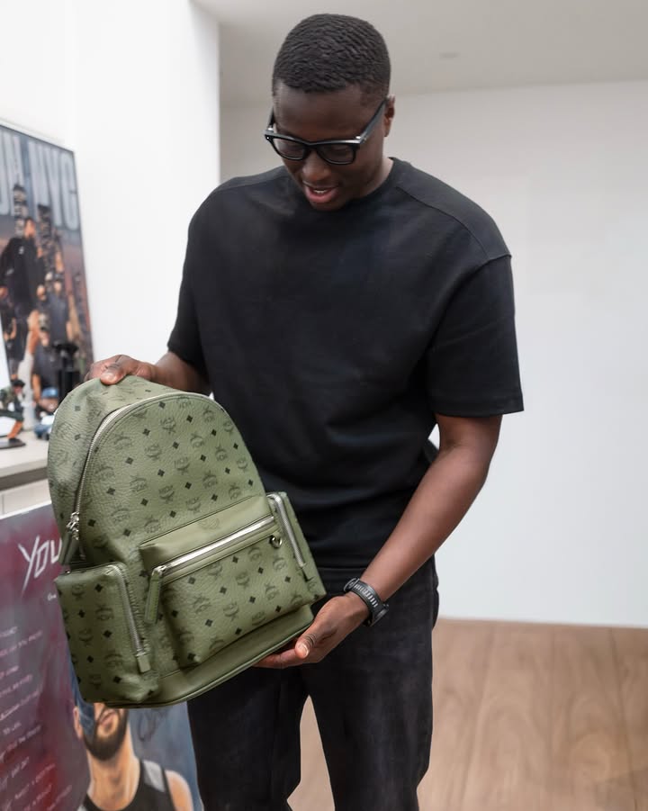 What a gift @alieusawaneh created bespoke artwork for Marlon Lundgren Garcia before surprising him with a painted MCM backpack. Made by hand, just for him.
