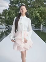 JISOO at the Dior Summer 2027 Women’s Show. #DiorSummer27 Jennifer Lawrence at the Dior Summer 2027 Women’s Show. #DiorSummer27 Sirilak Kwong and Kornnaphat Sethratanapong at the Dior Summer 2027 Women’s show. #DiorSu…