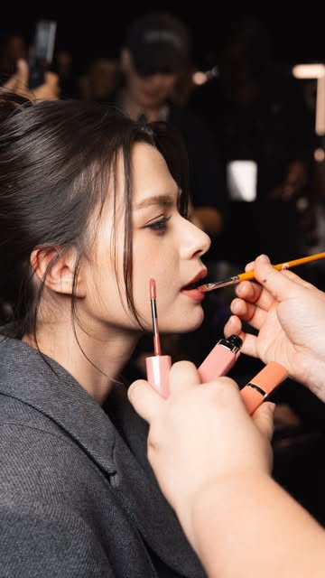 Meet us where the glam happens. @beccca takes us backstage at Le Défilé for a whirlwind of beauty, fashion and getting ready to Express Your Worth. #LOrealParis #LeDefileLOrealParis #WalkYourWorth #WorthIt