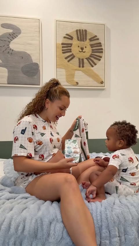 From NFL player to full-time bath + diaper duty. 🏈 Turns out, chasing a busy toddler around the bedroom during a diaper change is its own kind of football game. Good thing Dad knows how to keep up, and Honest product…