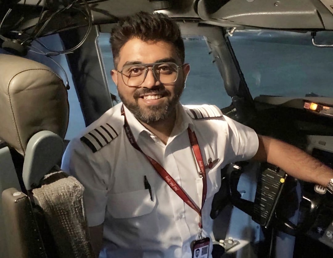 A true hero, a proud moment for India! 🇮🇳 Salute to Captain Smit Machchhar, a son of Gujarat, whose extraordinary courage and presence of mind, even while seriously injured, helped save 174 precious lives. Your brav…