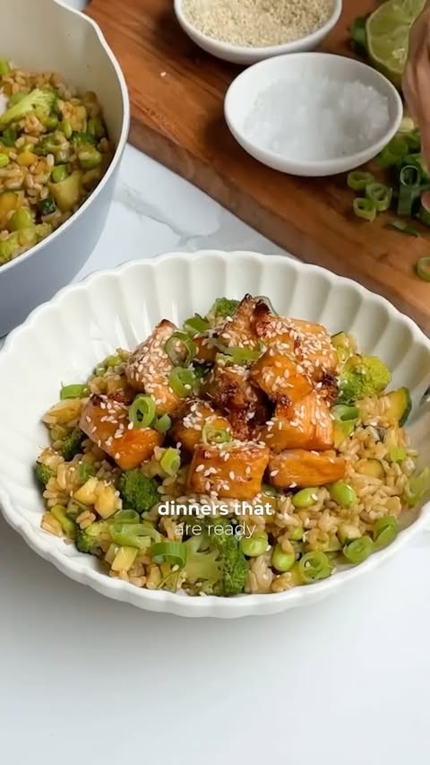AIR-FRIED SALMON WITH GREEN FRIED RICE ✨ The fried rice obsession continues! This is definitely my go-to midweek dinner and it seems you guys agree. I’m loving seeing your recreations. Make sure to SAVE this one if yo…