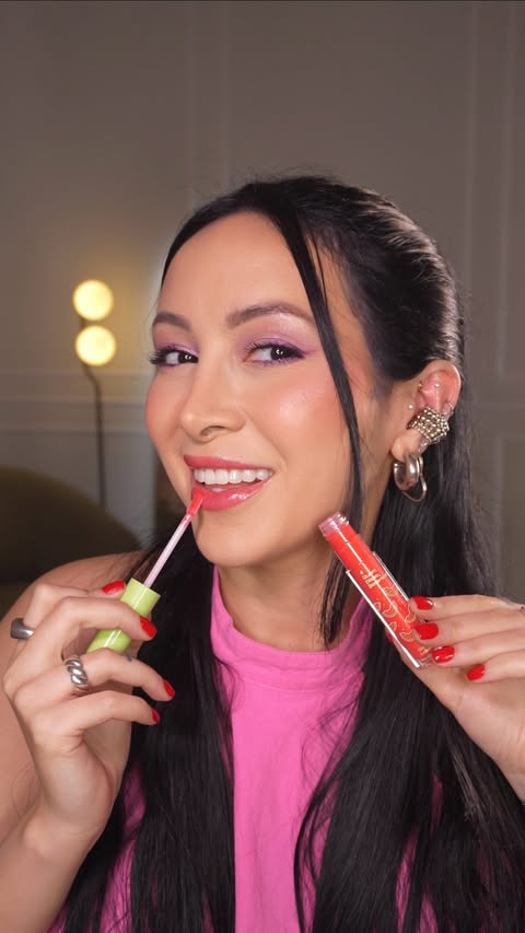 @isamantini já era fã do gloss melancia láááá atrás e até indicou o querido na época. 🍉👄 agora ela voltou pra testar o comeback desse ícone, relançado por qdb, e aproveitou pra colocar chocolatudo à prova também. 🍫…
