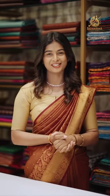 She knows what it takes to wear the crown. 🏆✨ Now, she’s here to wear a little heritage. @shreyanka_patil31 Shreyanka Patil × Brundavana Silk House ❤️ A new face. A new story. And something beautiful is about to unfo…