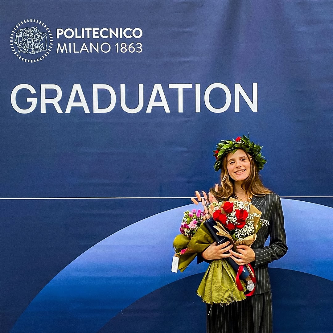 Ci sono giornate che si aspettano a lungo e che, quando arrivano, passano in un attimo. Tra proclamazioni, abbracci e fotografie, il Politecnico di Milano ha festeggiato le sue nuove laureate e i suoi nuovi laureati. …