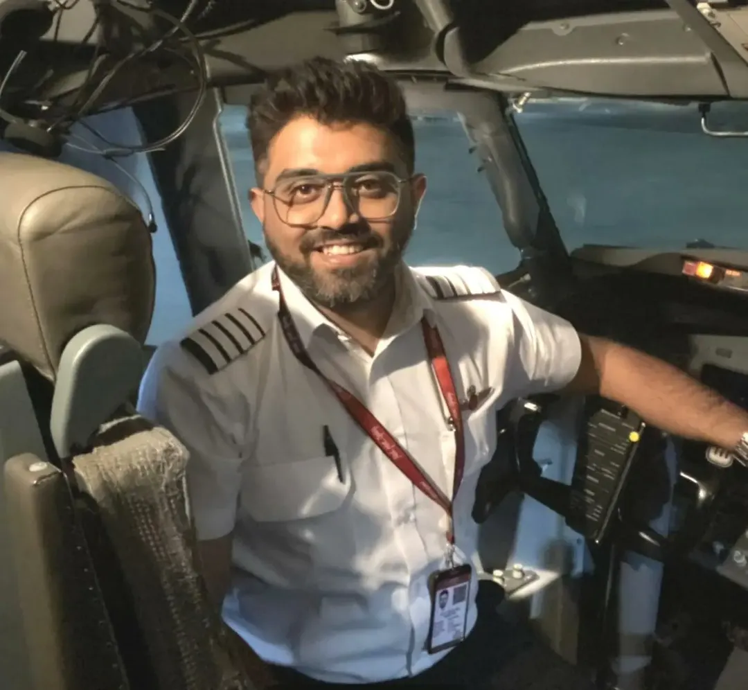 Been reading about how Captain Smit Machchar has helped save lives, and it makes me so proud, so much respect for your courage, Captain you inspire us all. Jai Hind 🇮🇳