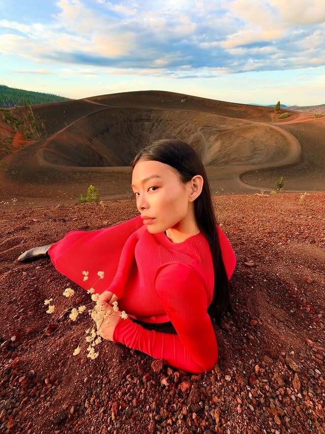 Foldable. Posable. Commissioned by Apple. Shot on iPhone Duo. Capture stunning photos with a versatile camera system packed with delightful new features. #ShotoniPhone Duo by… 1. Jake M. @jokemichaels 2,3,4,5,6. Jason…
