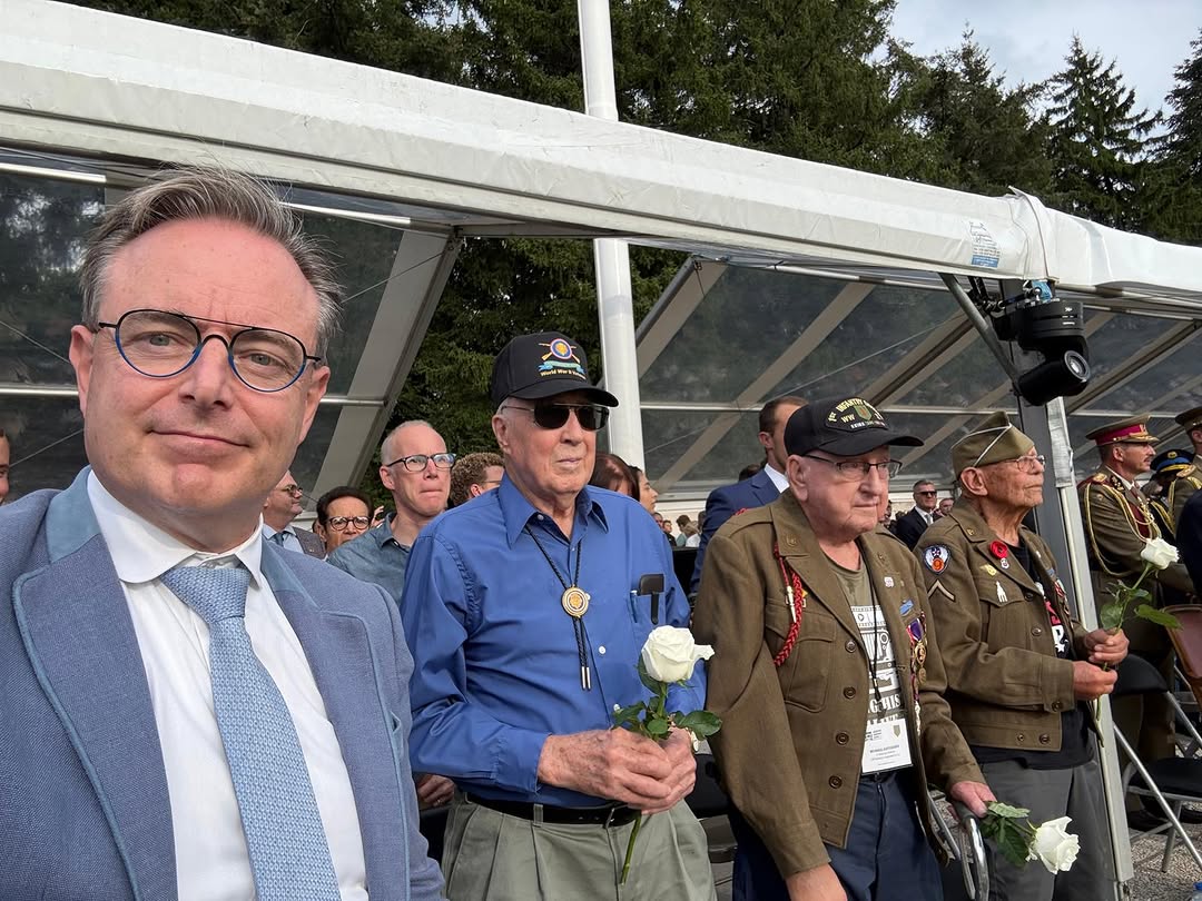 Op de begraafplaats van Henri-Chapelle met 3 Amerikaanse veteranen van het Ardennenoffensief. Forever grateful.