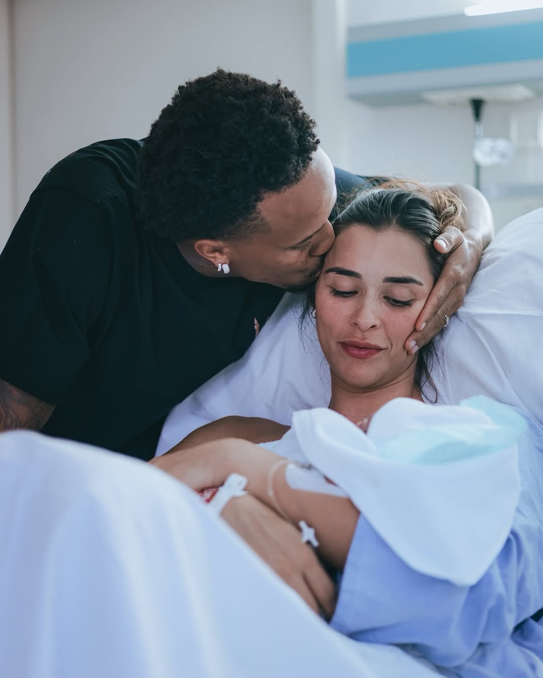 E finalmente chegou o nosso Gabriel 🤍 Foram 9 meses esperando por esse momento e, por mais que a gente tente imaginar como vai ser, nada se compara a ter você aqui nos nossos braços. Bem-vindo, nosso filho. Que Deus …