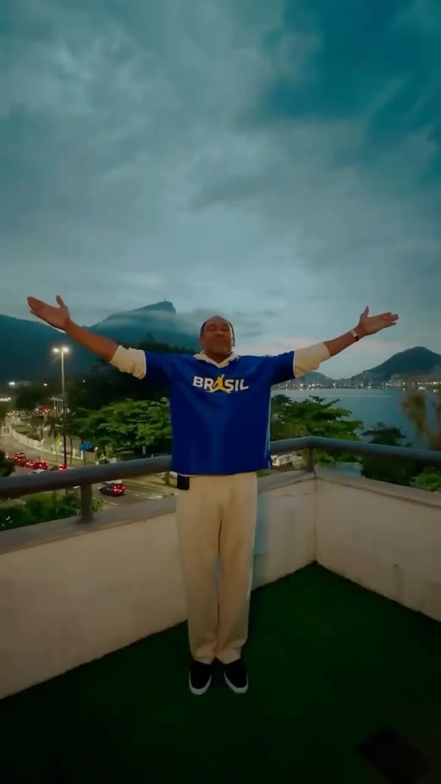 BRAZIL!!! 🇧🇷 I got Flamengo gear now and there’s nothing but LOVE out here! Song: Pau Pra Toda Obra by Mc Jacaré, MC Ryan SP, Mc IG, Mc Lele JP