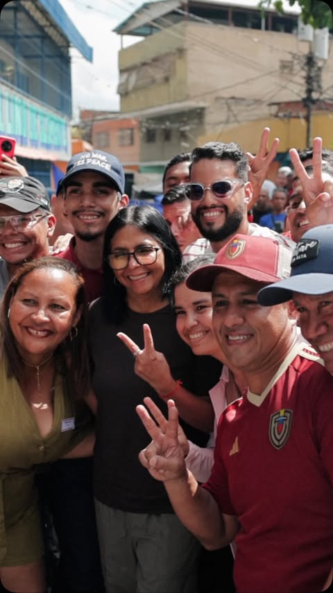 Creo profundamente en la Venezuela que renace desde sus comunidades. 🇻🇪 En la Comuna El Gran San Blas de Petare compartí con una comunidad que transforma sus necesidades en proyectos y soluciones. Recorrí sus obras …
