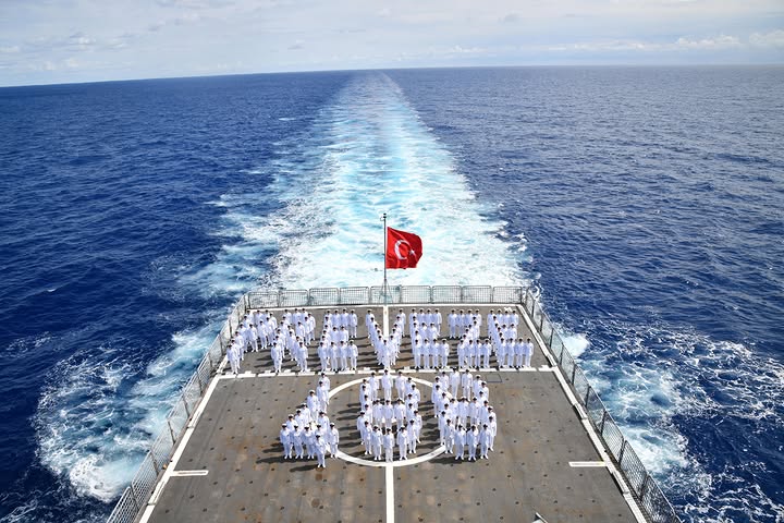 📸 ​Milli Savunma Üniversitesi Deniz Astsubay Meslek Yüksekokulu ​Türk denizcilik tarihinin dönüm noktası olan Preveze Deniz Zaferi’nin 488’inci yıl dönümünü ve Deniz Kuvvetleri Günü’nü kutluyoruz.