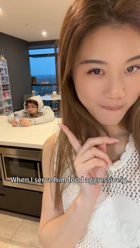 His reaction is so innocent🤭 #reels #reelsinstagram #couple #relationship
