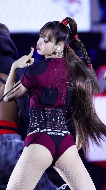 #LISA gives an electrifying performance of "SaWaDiKa" at the #VMAs. (via CBS/MTV/VMAs)