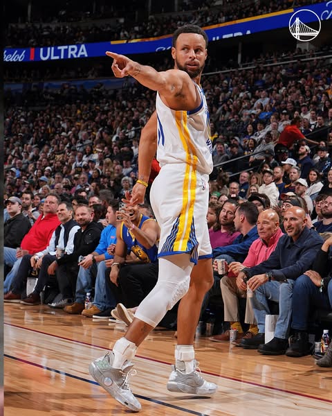 Stephen Curry in the 3rd Quarter: 💥 17 Points 💥 6-for-6 from the field