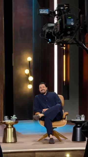 De vuelta al tanque 🦈 así es un día en el set de @sharktankmex, acompáñenme a descubrir lo que pasa detrás de cámaras 👀 No se pierdan la nueva temporada a partir de este 9 de noviembre en YouTube 📺