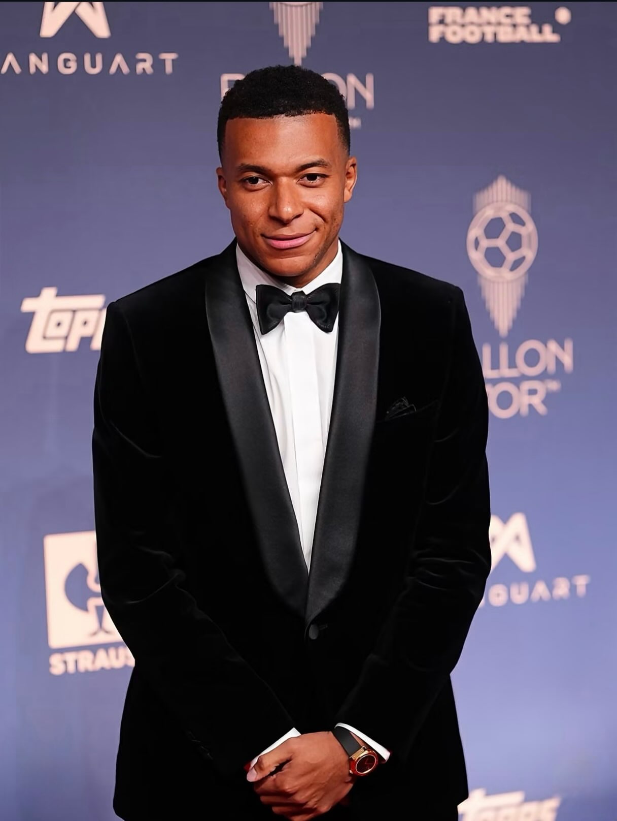 👔