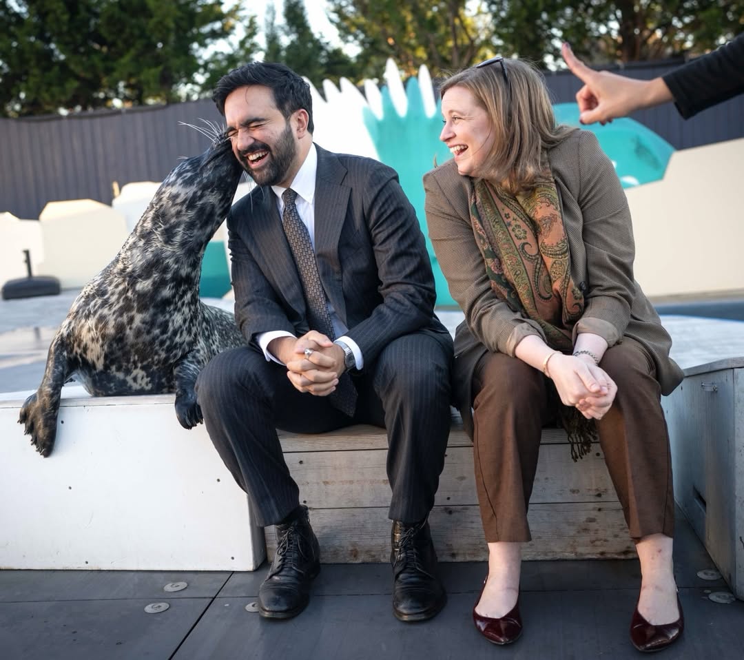 Our $2M investment in the Sea Cliffs Exhibit Renovation Project at @nyaquarium has gotten a pretty clear seal of approval. Thank you for having me, @councilmemberkayla (and Pickles!)