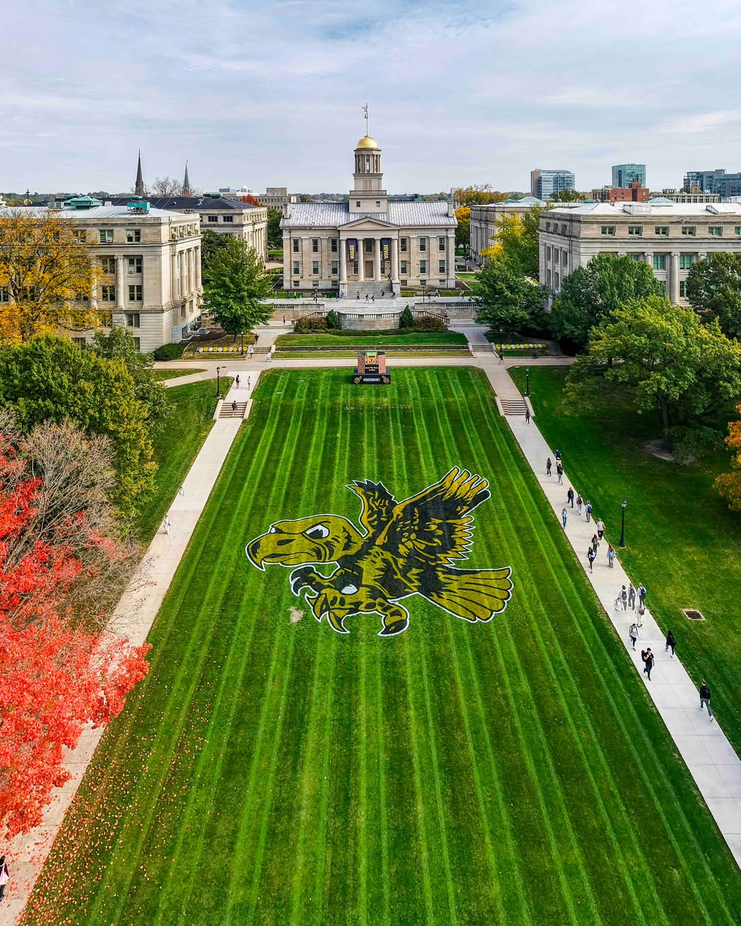 black and 🐤🌽✨💛 homecoming traditions 🖤💛 Corn Monument x @uiowa_engineering students For Derek 🫶 Aerial view of a Corn Monument Kinnick Fight for Iowa 🎶🐤 buy a brick, donate to @uichildrens 🫶 homecoming at Iow…