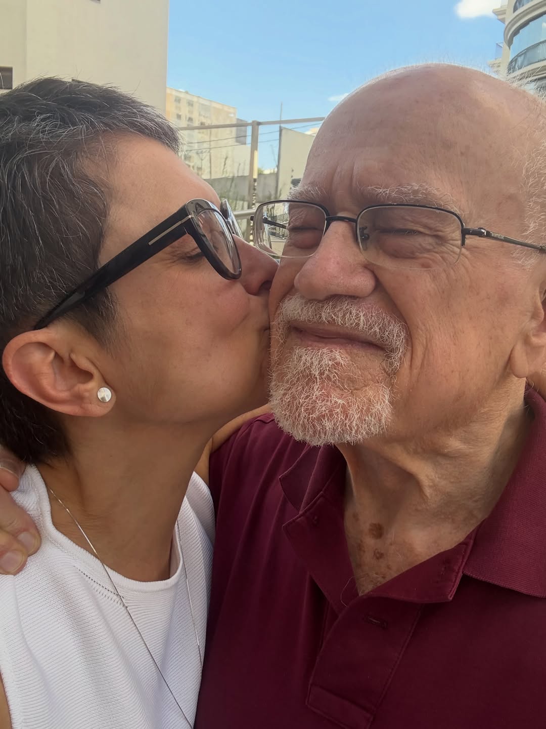 88 anos de sabedoria ! Parabéns, meu pai amado ! 8 beijos pra celebrar sua vida !