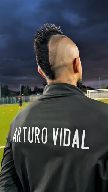 “Hace un mes comenzamos con un sueño. Hoy, ese sueño se convierte en una realidad construida con esfuerzo, pasión y compromiso. Esto recién comienza… somos la Escuela de Fútbol Vidal Ramírez, y vamos por mucho más. ¡G…