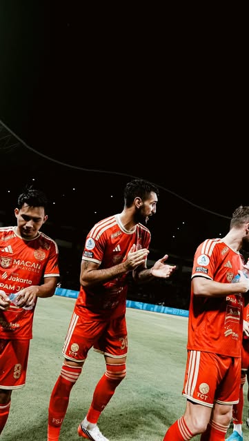 Ribuan suara, satu nama yang selalu dibanggakan: Persija. 🎶✨ #BRISuperLeague #Persija