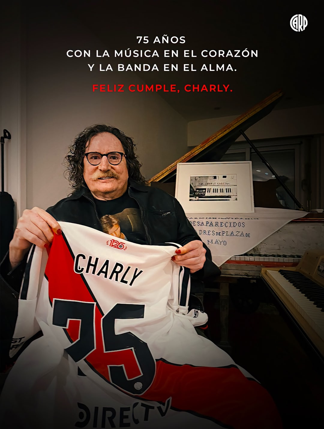 🎹 75 años haciendo historia con su música y llevando siempre la banda en el alma 🤍❤️🤍 ¡Feliz cumpleaños, 𝘾𝙝𝙖𝙧𝙡𝙮! 🎂