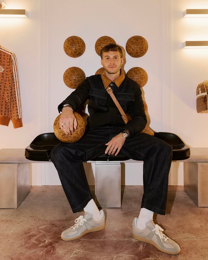 To launch the new adidas x FC Bayern Womenx MCM collaboration, we brought together the three German powerhouses and their communities at CASELE in Munich. Beyond a reimagined player tunnel, an evening of dinner conver…