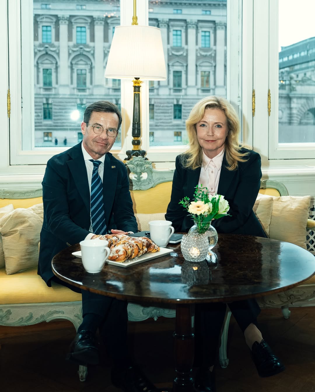 Träffade Elisabeth Thand Ringqvist som nu har talmannens uppdrag att sondera för en ny regering med S och MP samt ”partier i mitten”. Hur det går med den saken ska Elisabeth rapportera till talmannen på måndag. Alldel…