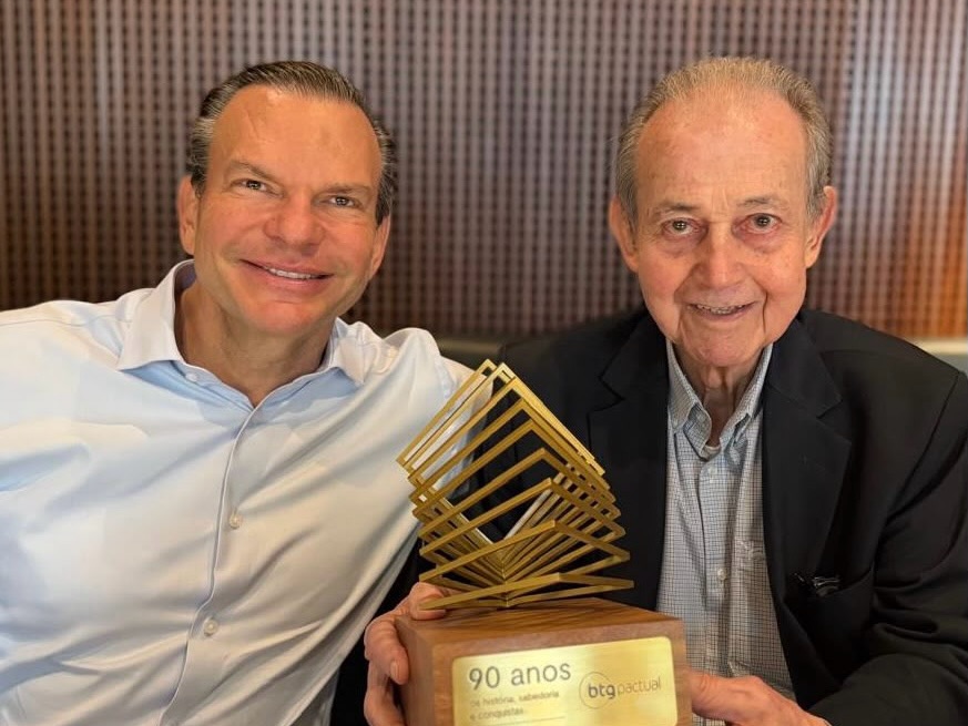 Hoje reunimos o time de Seguros e Resseguros para um almoço com o Seu Nicolás, que completou 90 anos na semana passada!!! 🎉🎉 São 90 anos de vida e 14 de BTG Pactual!!! O Seu Nicolás foi um dos primeiros a chegar qua…