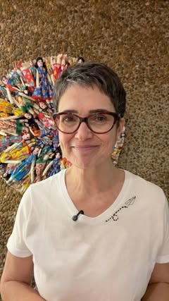 Uma mensagem pra vc, minha amiga ! Lembro que mesmo que vc não tenha votado no primeiro turno, pode votar no domingo. Exerça o seu direito e escolha o futuro pros seus filhos e filhas. Aliás, o bordado na minha camise…